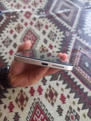 işlənməmiş telefonlar: Məhsul: Redmi smartfon Xüsusiyyətlər: - Korpus: düz kənarlı dizayn — 4