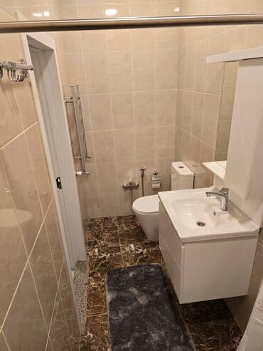 memar әcәmi 2: 2 otaqlı mənzil – zövqlə dizayn olunmuş giriş holu və səliqəli sanitar — 2