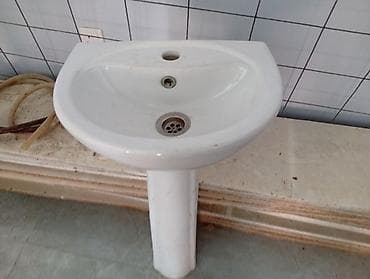 qar sekili: Ağ keramika ayaqlı hamam lavabonusu - Material: şüşə-porşen — 1