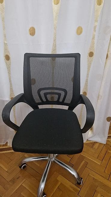 Dırnaq masası satılır kreslo və aparatlarla birlikdə. Çox az istifadə