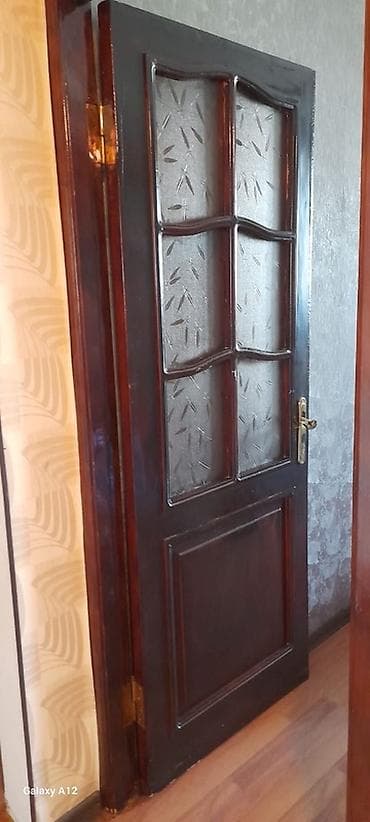 Şüşəli qapılardan 4 ədəd var,digər qapıdan isə 1 ədəd hər biri 30 AZN — 1