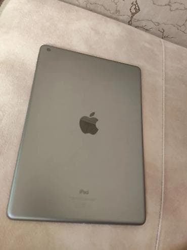 diz usdu komputer: Apple iPad planşet - Ekran: 9.7" Retina (təxmini), Home düyməsi və — 2