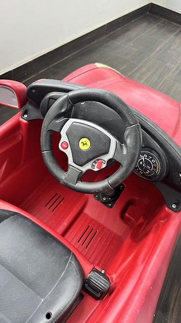 predo 3 nomre qiymeti: Uşaq üçün elektrikli minik maşını – Ferrari üslubunda, qırmızı rəng — 1