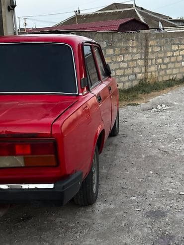 muherrik yastigi: Model: Lada (VAZ) 2107, sedan, qırmızı rəng — 2