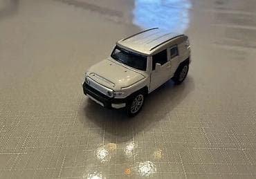Miniatür yığım maşını – ağ rəngli ofroud SUV model - Metaldan — 1