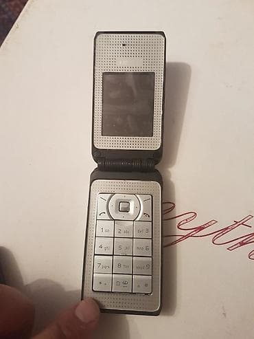 Antik madel telefon tam idial veziyetdei qesheng ishdiyir — 2