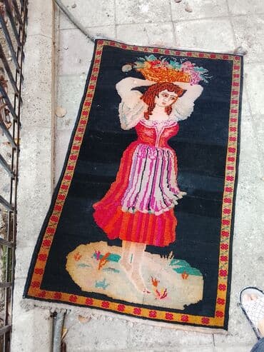 Kolleksiya üçün xalça və samovar dəsti - Xalça 1: Qara fonlu