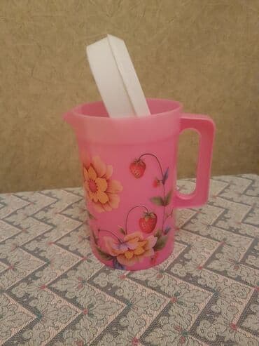 iran qablari: Su qabı. Təzə. Plastik. İran istehsalı. Hündürlüyü - 21 sm, Diametri — 7