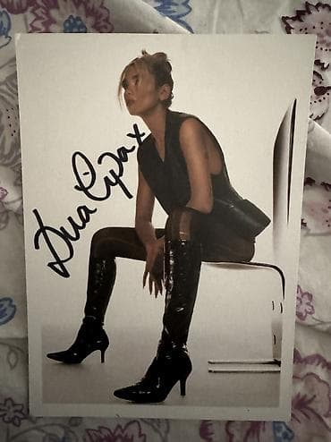 Signed by the legend herself Оригинальная фотокарточка с lalafo.az -da Signed by the legend herself Оригинальная фотокарточка с