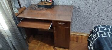 Табуретки на заказ: Угловой стол, С полками, С выдвижными ящиками, Дерево — 1