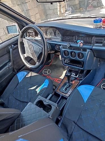 volkswagen 4: Mercedes-Benz 190 (W201) sedan - Kuzov: 4 qapılı sedan, tünd mavi — 5