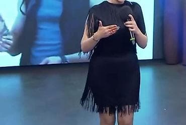 Qara rəngli qısa paltar – püsküllü dizayn Cemi bir defe tedbire