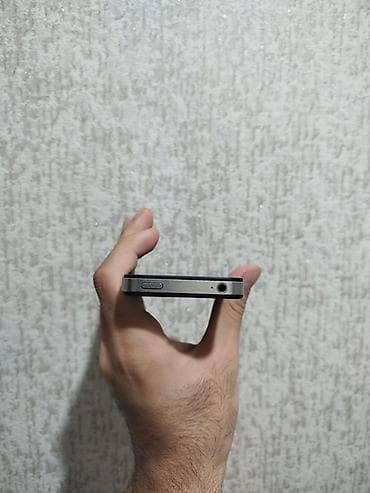 islenmis telvizor: IPhone 4S, 16 GB, Qara — 4