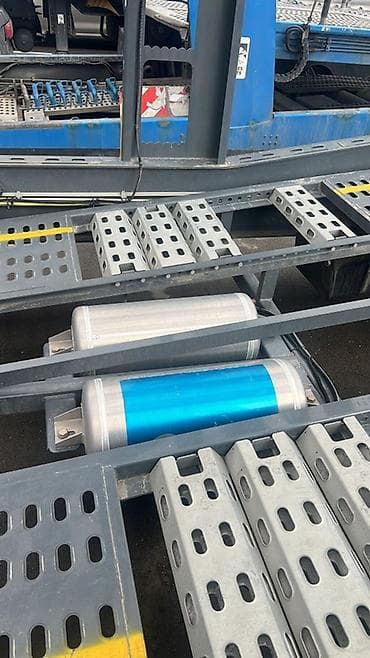 yuk maşın: Avtomobildaşıyan yarımqoşqu – 2 səviyyəli, hidravlik tənzimlənən — 4