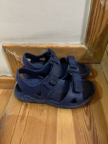 kişi üçün yun şap şaplar: United Colors of Benetton markalı bu lacivərt rəngli səndəllər rahat — 1