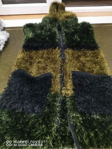 женские меховые жилеты: Xəzli/şərf teksturasına bənzər uzun tüklü parça ilə hazırlanmış — 2