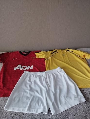 Спортивные футболки и шорты
размер S( цена за одну)