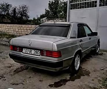 mercedes 208 d: Mercedes-Benz 190E (W201) sedan - Kuzov: 4 qapılı sedan, gümüşü rəng — 3
