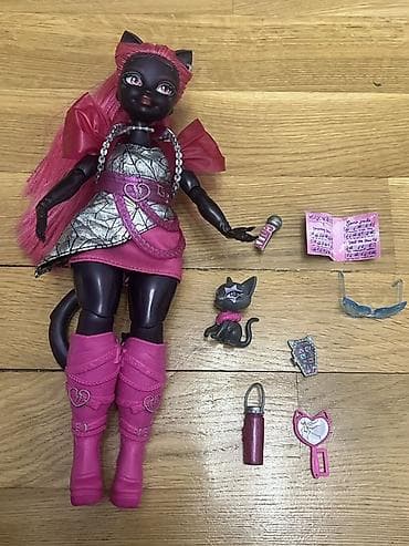 Монстер хай в отличном состоянии Monster High temalı pişik-qız kuklası