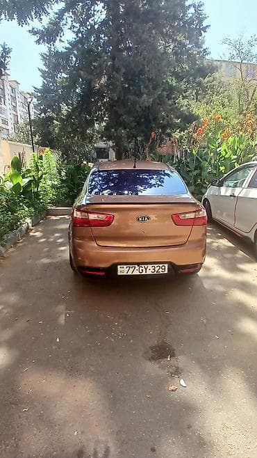 prius 30 kuza: Kia Rio: 1.2 l | 2012 il Sedan — 4