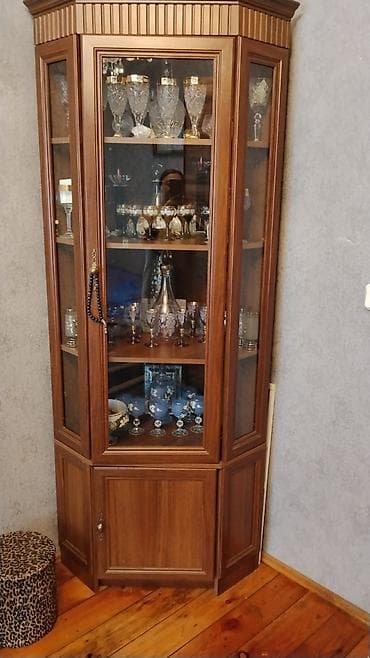 Şüşəli dolab vitrini, İşlənmiş — 1