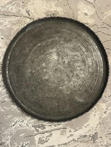 i̇ran peci islenmis: Misgərlik işi ilə hazırlanmış döymə metal sini/tray - Material: əl — 2
