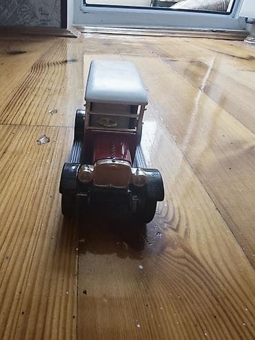 Retro üslubda hazırlanmış “The Locomobile” model oyuncaq avtomobil — 5