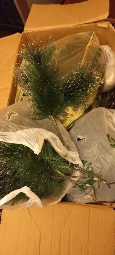 Tavalar: Süni şam ağacı 160 sm.Qiyməti 100 manat.Endirim olacaq. Məhsul — 1