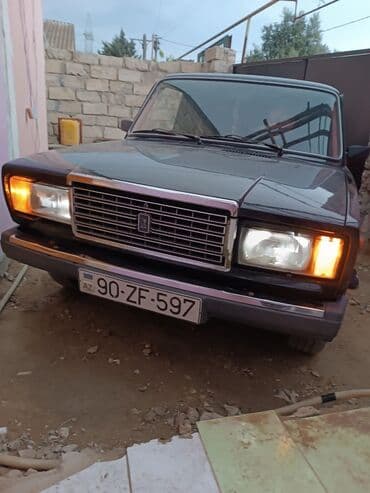 куплю chevrolet niva: LADA 2107, qara rəng, sedan. Arxa şüşədə “efir” stikeri. Mexaniki — 8