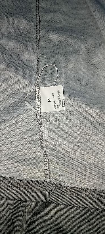 desd paltarlar: Məhsul: Boz rəngli ev geyimi dəsti (svitşot + şalvar) Təsvir: - Rəng — 5