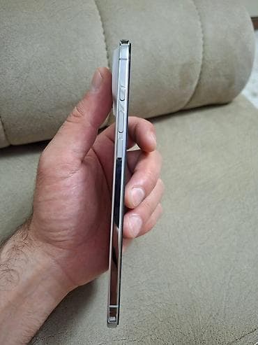 iphone 5 's: IPhone Air, 256 GB, White Titanium, Zəmanət, Simsiz şarj, Face ID — 4