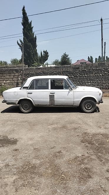 suru: VAZ 2101 “Jiquli” sedan - Kuzov: 4 qapılı, ağ rəng. Orijinal klassik — 4