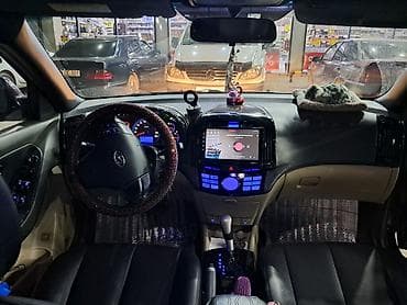 Hyundai sedan üçün salon görünüşü və multimedia sistemi -