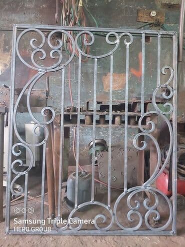 demir yumruq resmi: Dəmir döymə pəncərə barmaqlıqları – dekorativ və təhlükəsiz həll - — 7