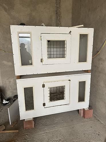pisik esyalari: İki bölməli heyvan qəfəsi/saxlama dolabı. - Material: ağ rəngli — 1