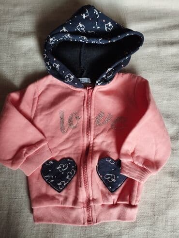 qizlar ucun ketalar: 1 yaşdan 2 yaşa qədər qızlar üçün fermuarlı və cibli kapüşonlu çəhrayı — 1