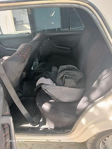 priora ehtiyyat hissələri: VAZ 2106 sedan – klassik dizaynlı, ağ rəngdə. 4 qapı, arxa ötürücülü — 6