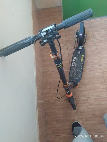 samakat islenmis: Qara və narıncı rənglərdə olan "City Riding" markalı skuter — 3
