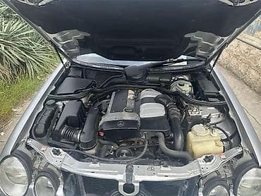 mercedes 208 d: Mercedes-Benz E-Class: 2 l | 2000 il Sedan — 8
