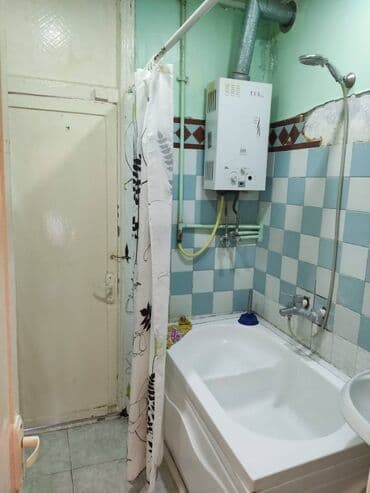 bine qesebesinde ev: Binəqədi rayonu,9 mkr,244 saylı məktəbin yanı,5 mərtəbənin,5-ci — 6