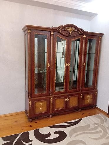 işləmiş divan: Klassik üslubda tam mebel dəsti Tərkibi: - Yataq otağı üçün geniş — 4