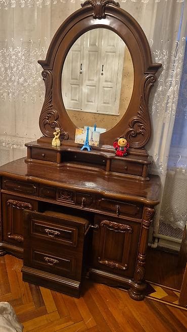 kiçik dolab: Klassik üslublu yataq otağı mebel dəsti Tərkibi: - 6 qapılı iri — 3