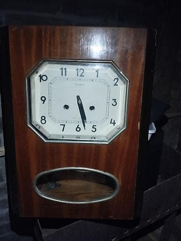 Divar saatları, Mexaniki, Mayatnik