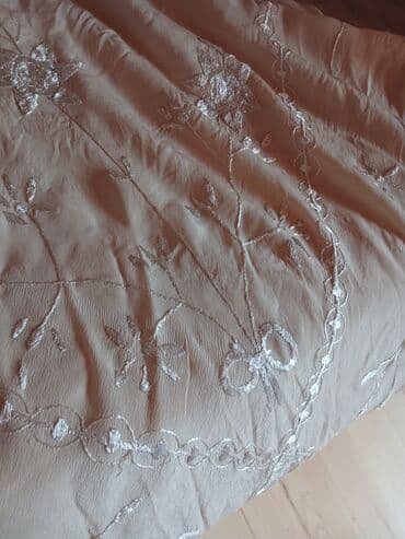 nə alsan 10 15 manat instagram: Şal bej rəngdə, üzərində gümüşü saplarla tikilmiş naxışları olan zərif — 2