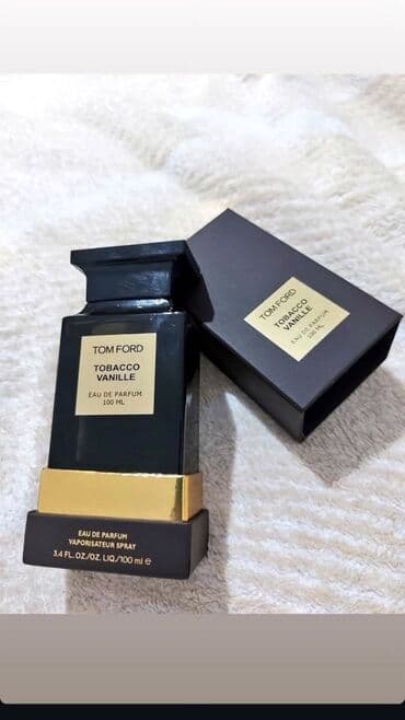 kişi ətiri narkotik: Lüks kişi ətirləri seçimi - Dior Sauvage (Eau de Toilette): Tünd mavi — 6