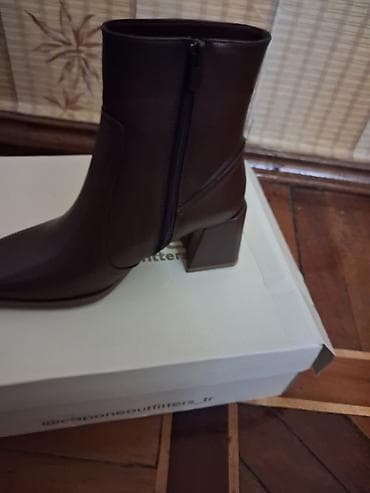 Qadın botları – qəhvəyi rəng - Dizayn: Düz burunlu, ayağı incə