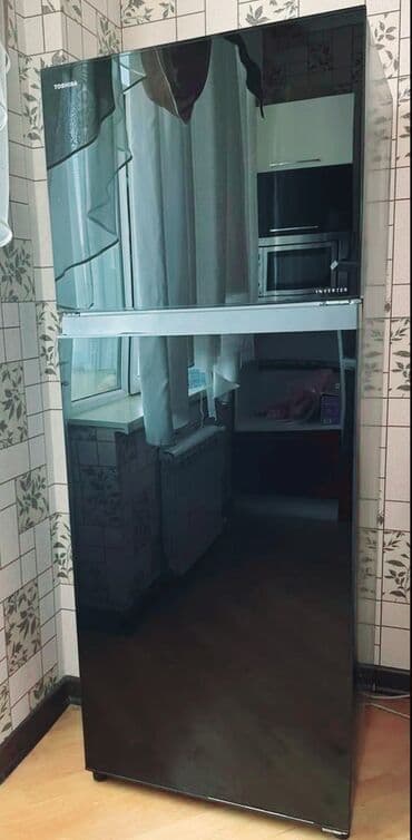 İşlənmiş 2 qapılı Toshiba Soyuducu Satılır, rəng - Qara, Təkərli