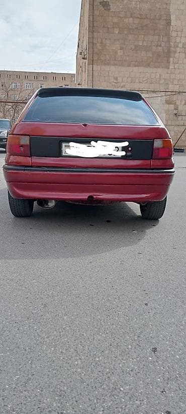 qırmızı maşın: Opel Astra: 1.6 l | 1997 il 32533 km Hetçbek — 2