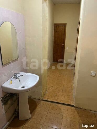 mikrorayon kiraye evler: Geniş və işıqlı otaqlardan ibarət mənzil. Taxta döşəmələr, hündür — 12