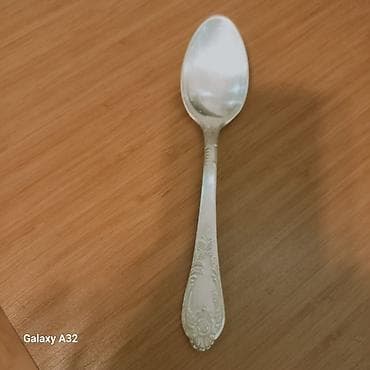 Qaşıqlar: Gümüş Qaşıqlar qədimi. 12 ədəd xörək qaşığı, 6+6 çay qaşığı. Xörək — 5